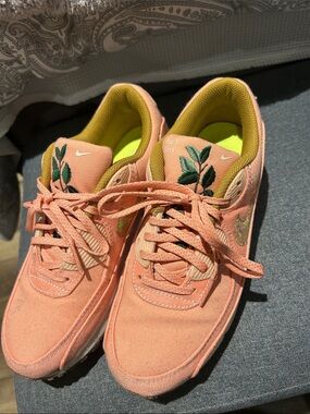 Nike Women's Air Max 90 SE Cork Apricot Agate White